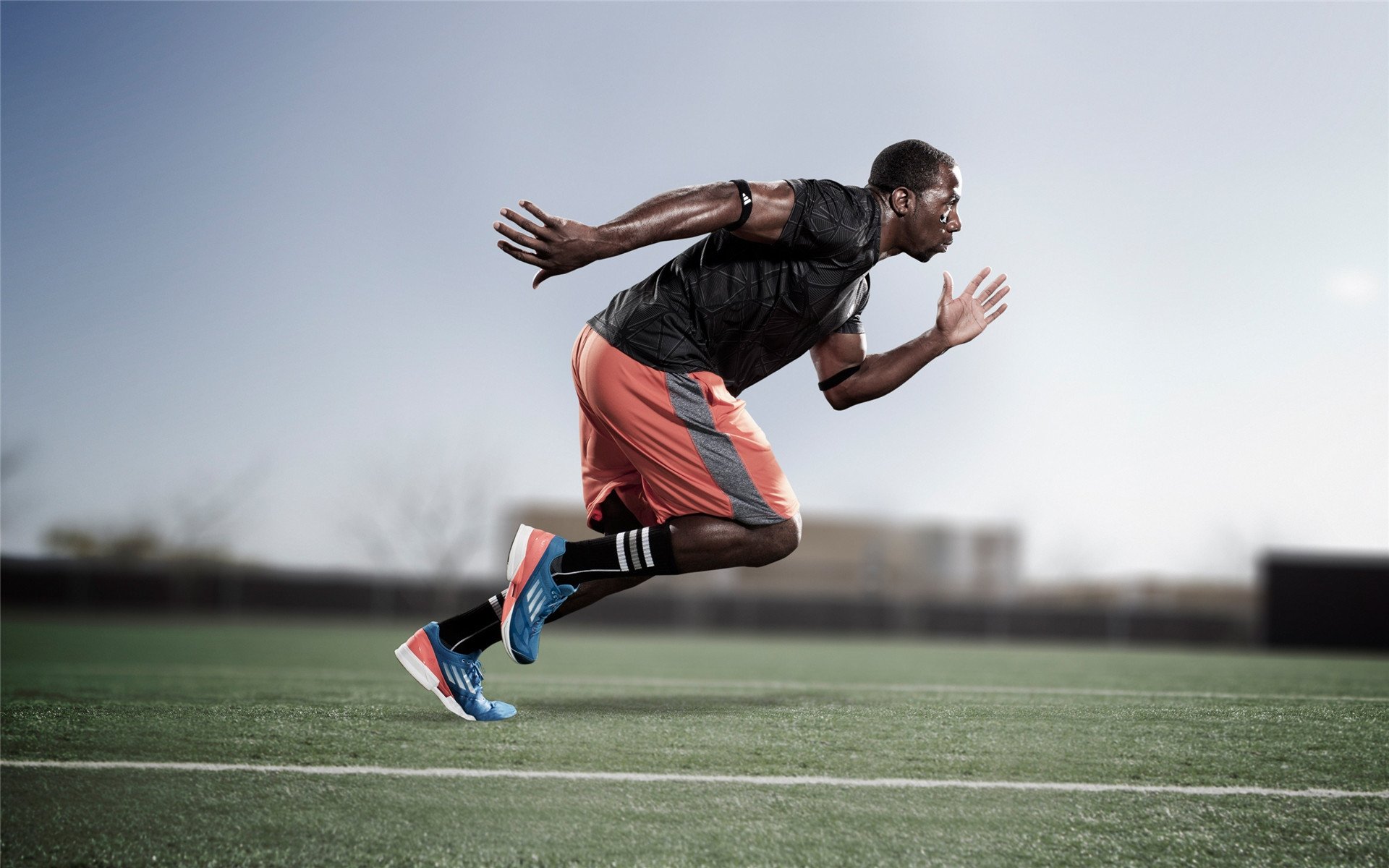 图穆亚凭借精准传球与极强的突破能力,在橄榄球锦标赛中大放异彩