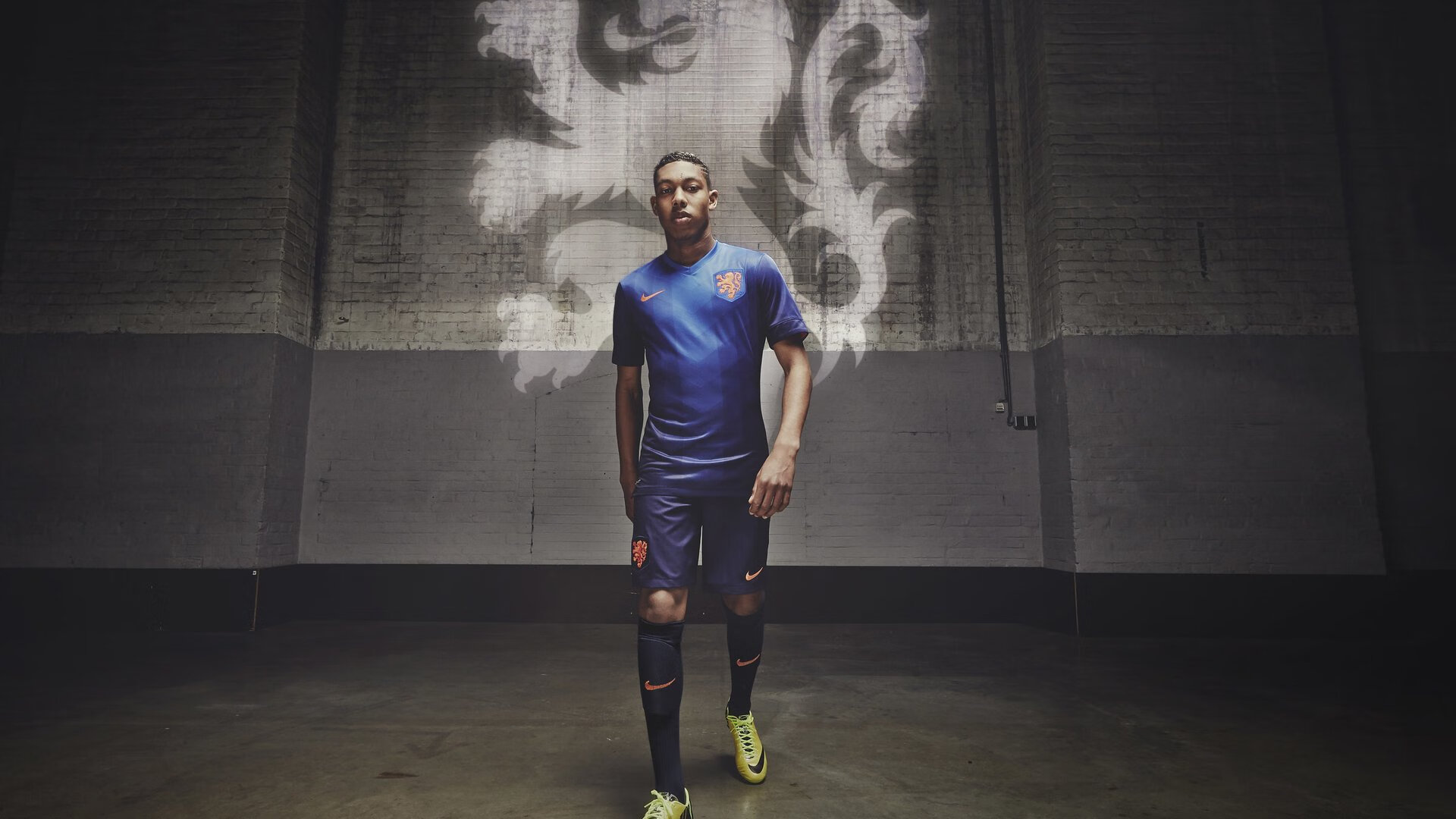 乐鱼app-特色足球主题的文创市场持续火爆，带动地方经济发展，什么是足球文创作品